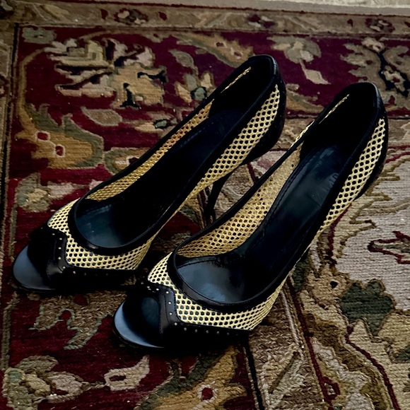 Vintage Givenchy Black & Tan Mesh Peep-Toe Spectator Heels • Size 39 • EUC - Picture 1 of 10